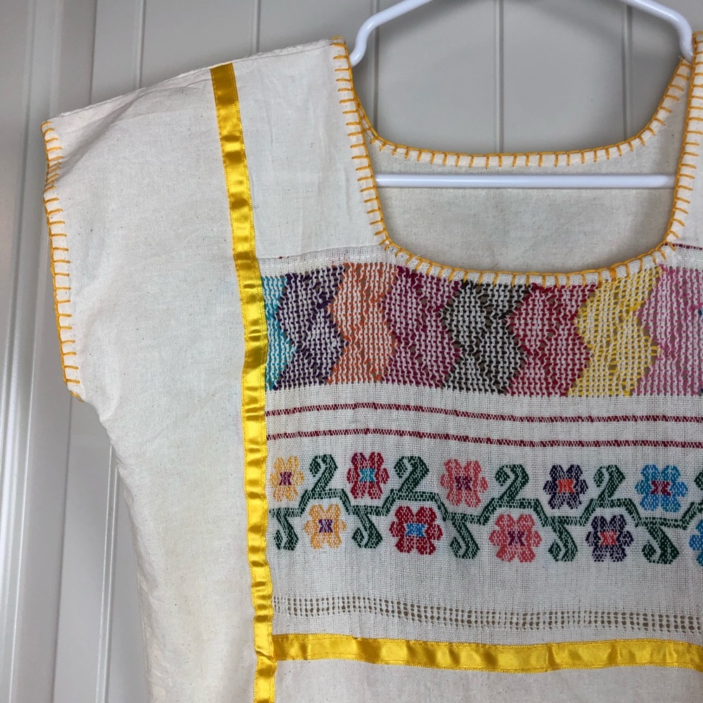 Vintage Mexican embroidered blouse - Picture 2 of 4